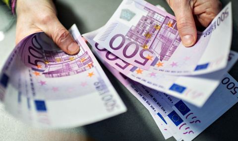 Rriten ndjeshem depozitat ne euro: Shqiptaret mbajne 4.9 mld euro ne banka